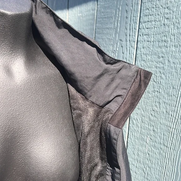 North Face lightweight, hide away hood fully lined woman’s jacket size Large - Picture 8 of 14